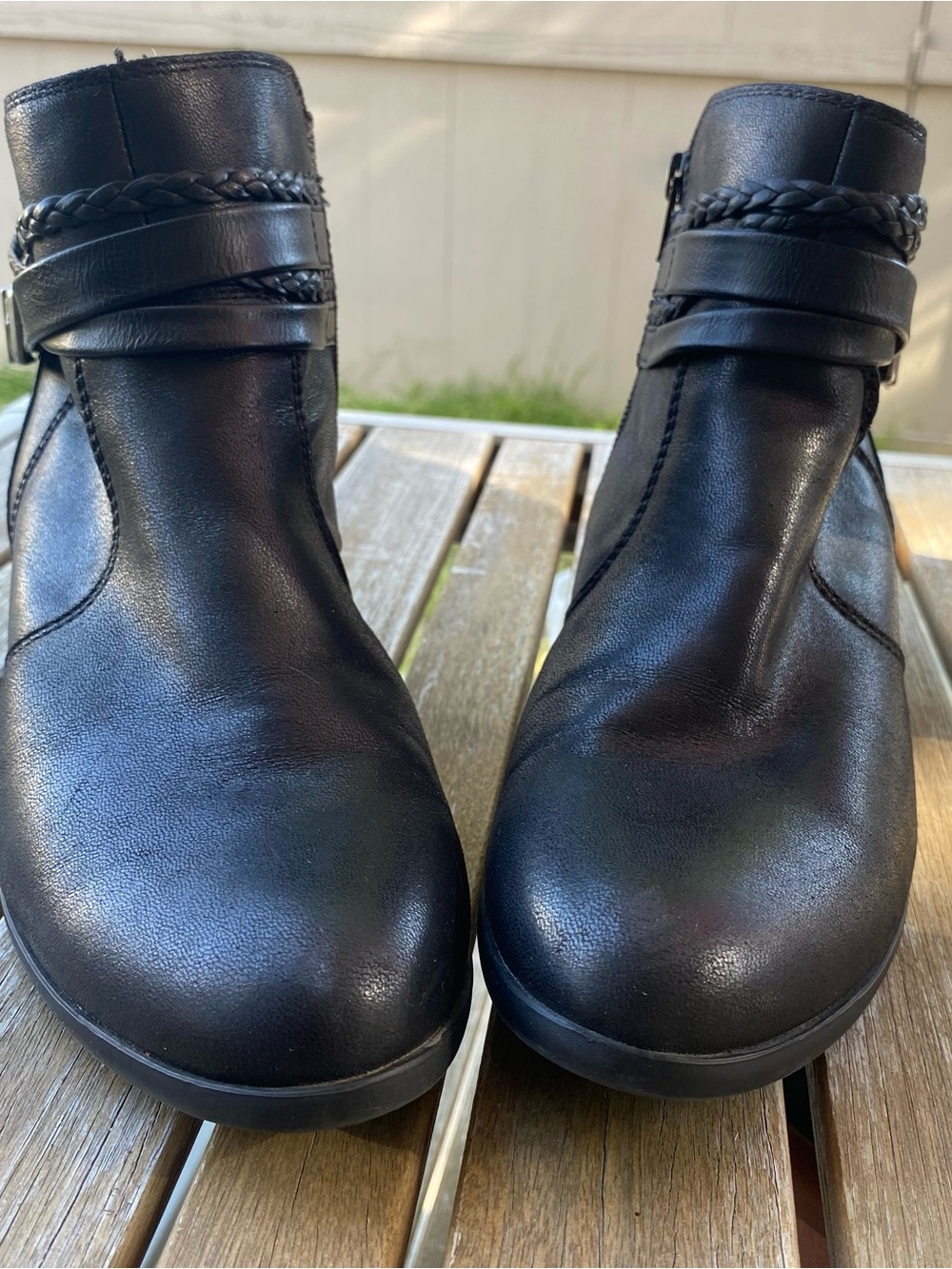 Yuu Black Braided-Trim Chelsea Boot size 8W